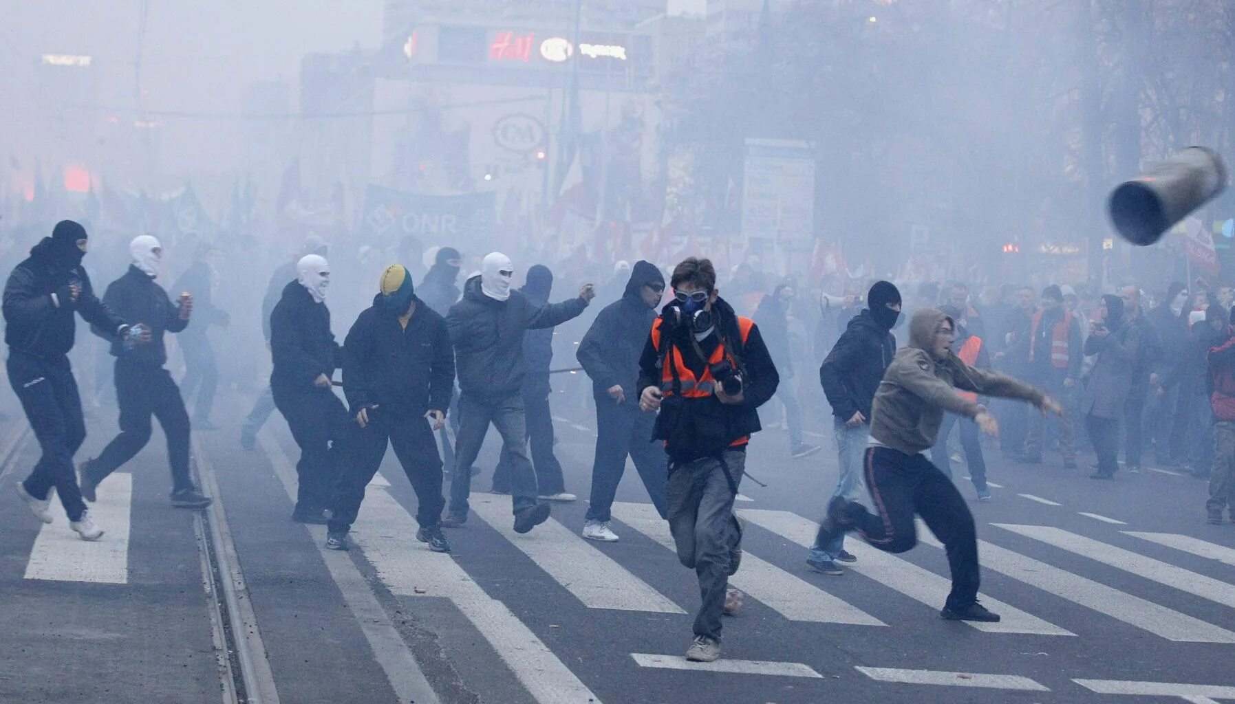 Группа людей для выражения протеста. Толпа протест. Толпа протестующих. Разгон толпы.