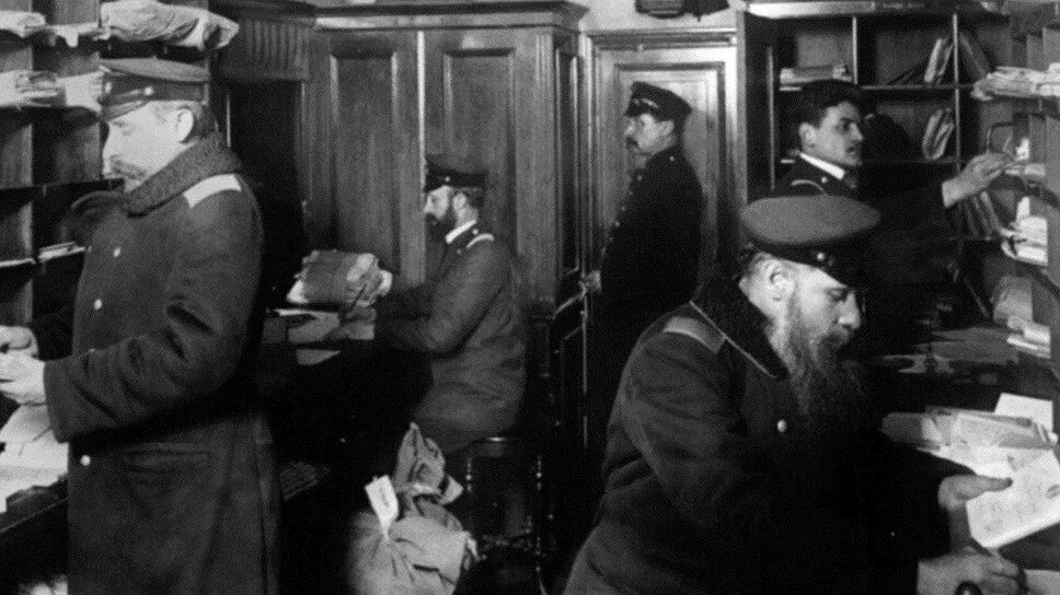 Почтальон 17. Старинный почтальон. Форма почтальона российской империи. Почтальон 17. Петербургский почтальон российской империи.