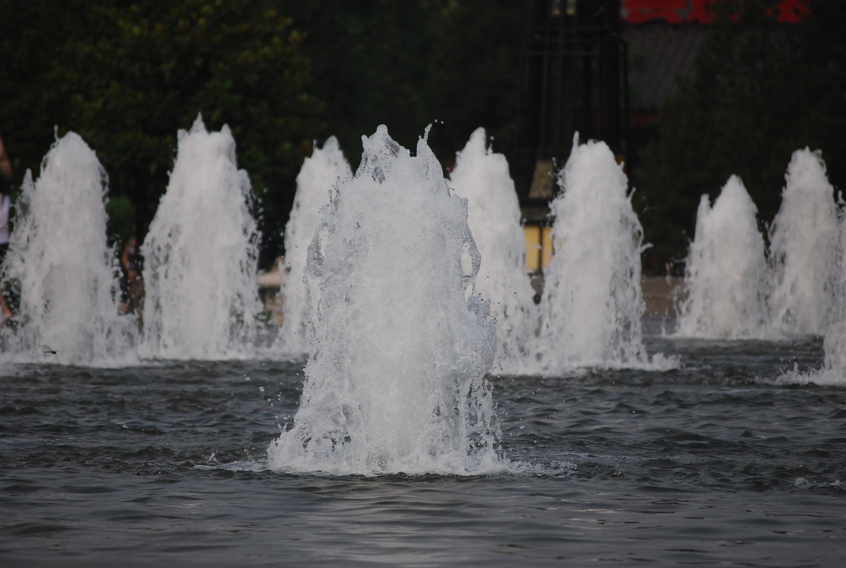 Горячий фонтан. Паланга фонтан водичка. вода в фонтане. струя воды фонтан. струя фонтана.