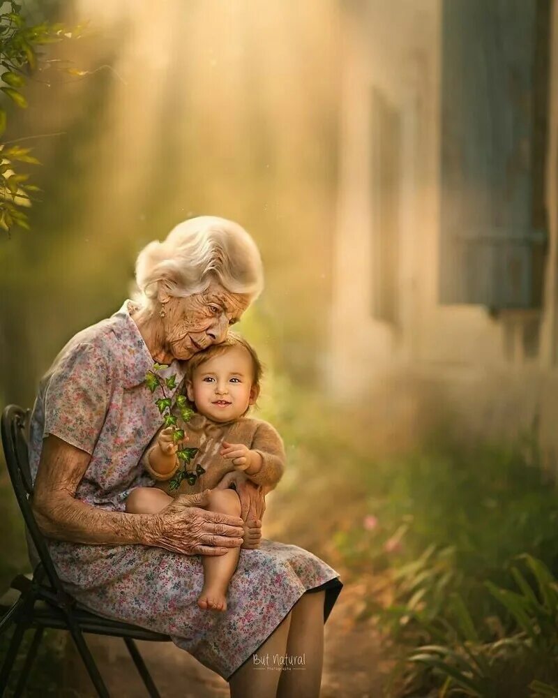 Фото для внучки. Фотосессия с бабушкой. Бабушка с внуками. Бабушка и внучка. Фотосессия бабушка с внуками.