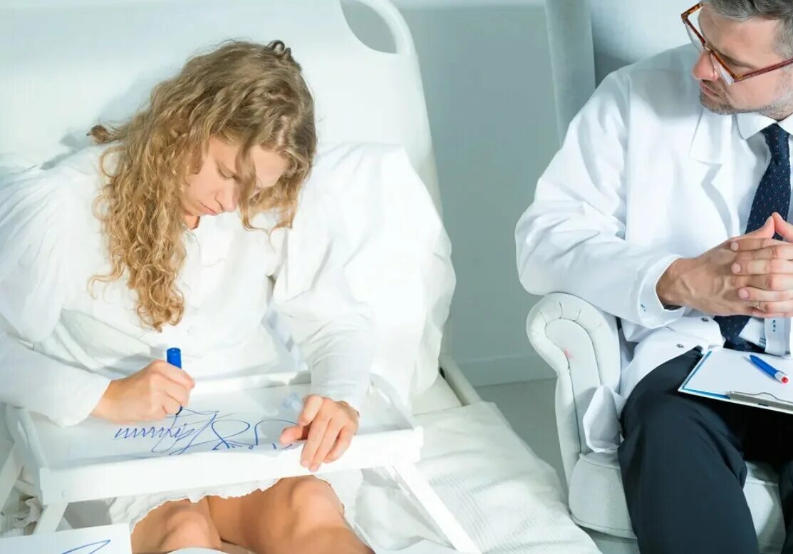 Прием у психолога. Разговор врача и пациента. Люди с психическими расстройствами. Пациент в стационаре. Психолог стационар.