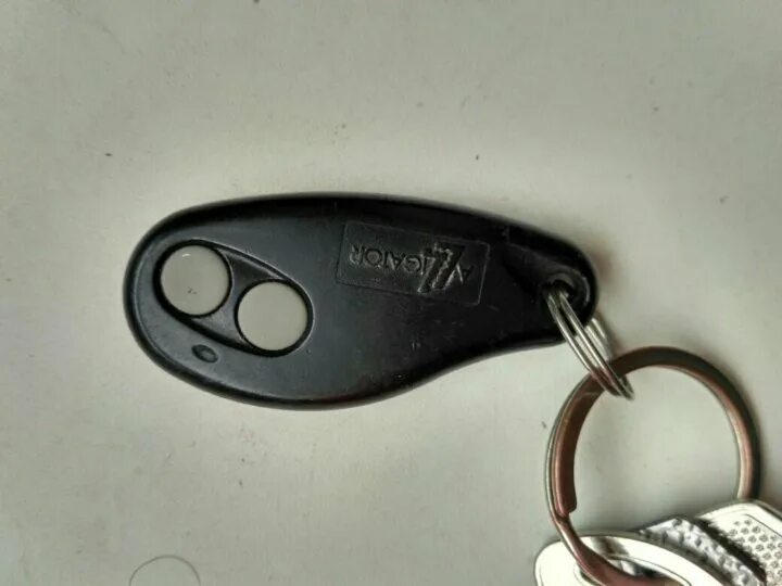 Alligator td-210 брелок. Брелок аллигатор кнопки. Брелок аллигатор кнопки. Пульт для сигнализации alligator s325. Пульт для сигнализации alligator s325.