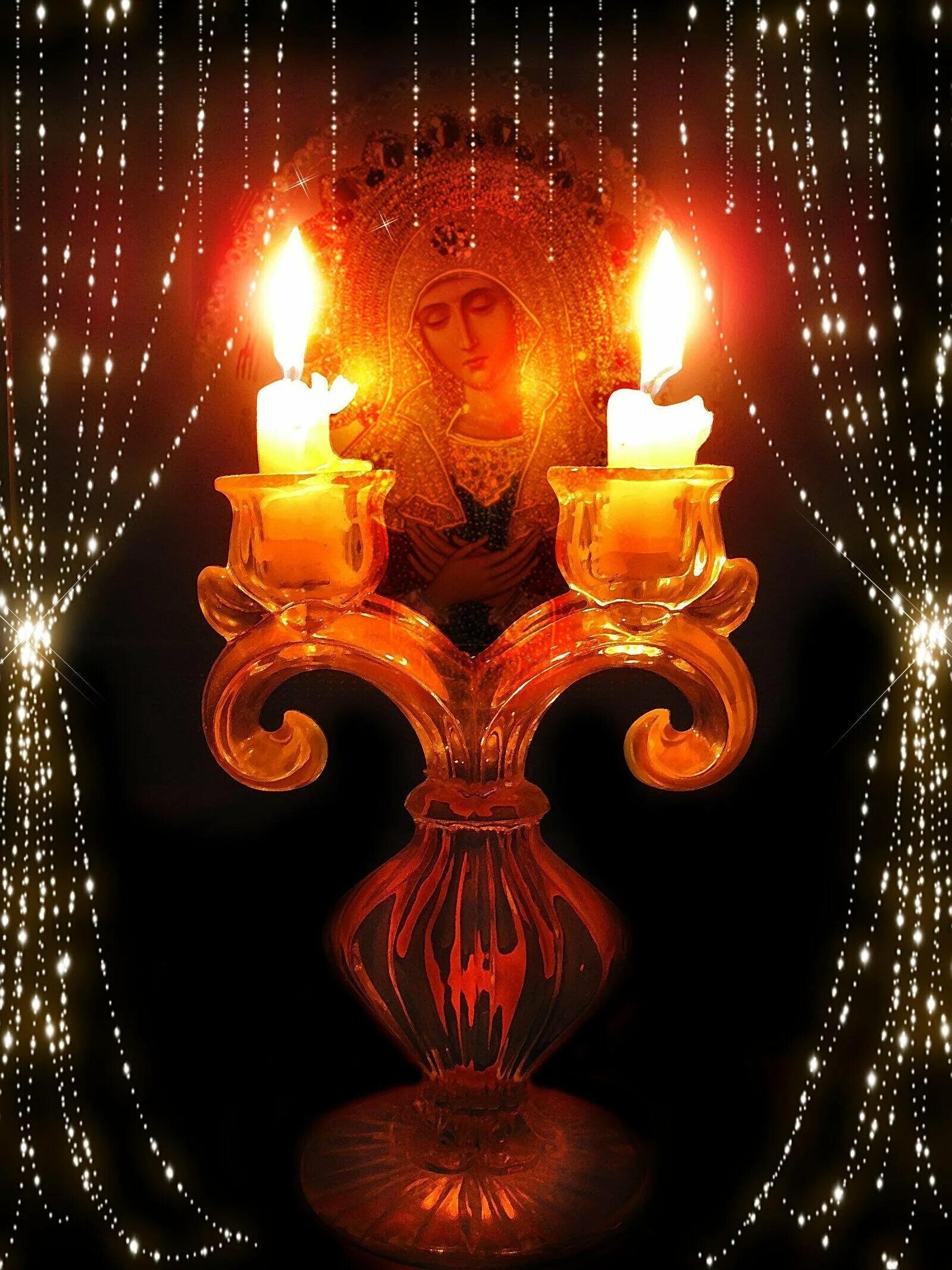 Поминальная свеча. Цветы и свечи. Горящие свечи. Горящая свеча. Бесплатная открытка со свечой.