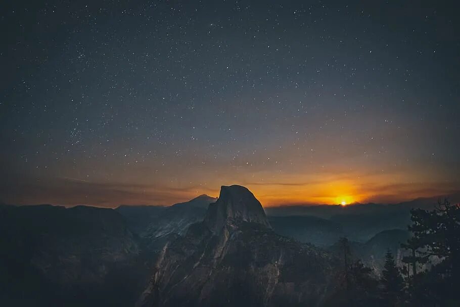 Восход звезды читать. Пейзаж Горизонт. Обои на макбук. Обои горы аймак ночные.