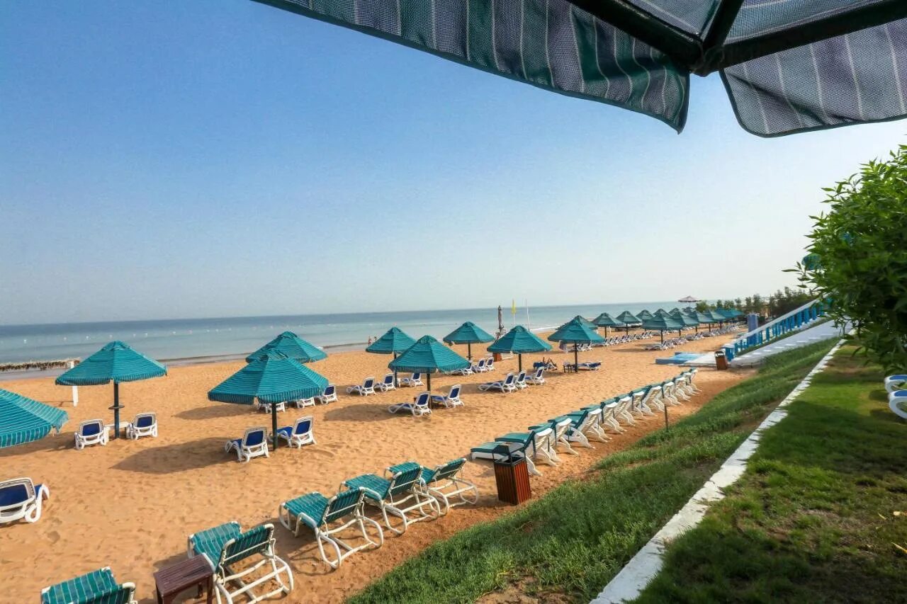 Бич хотел 4. BM Beach Hotel рас-Эль-Хайма. BM Beach Hotel 4 ОАЭ. BM Beach Hotel (ex. Beach Hotel by bin Majid) 4*. Отель bin Majid Beach Hotel 4 рас-Эль-Хайма.