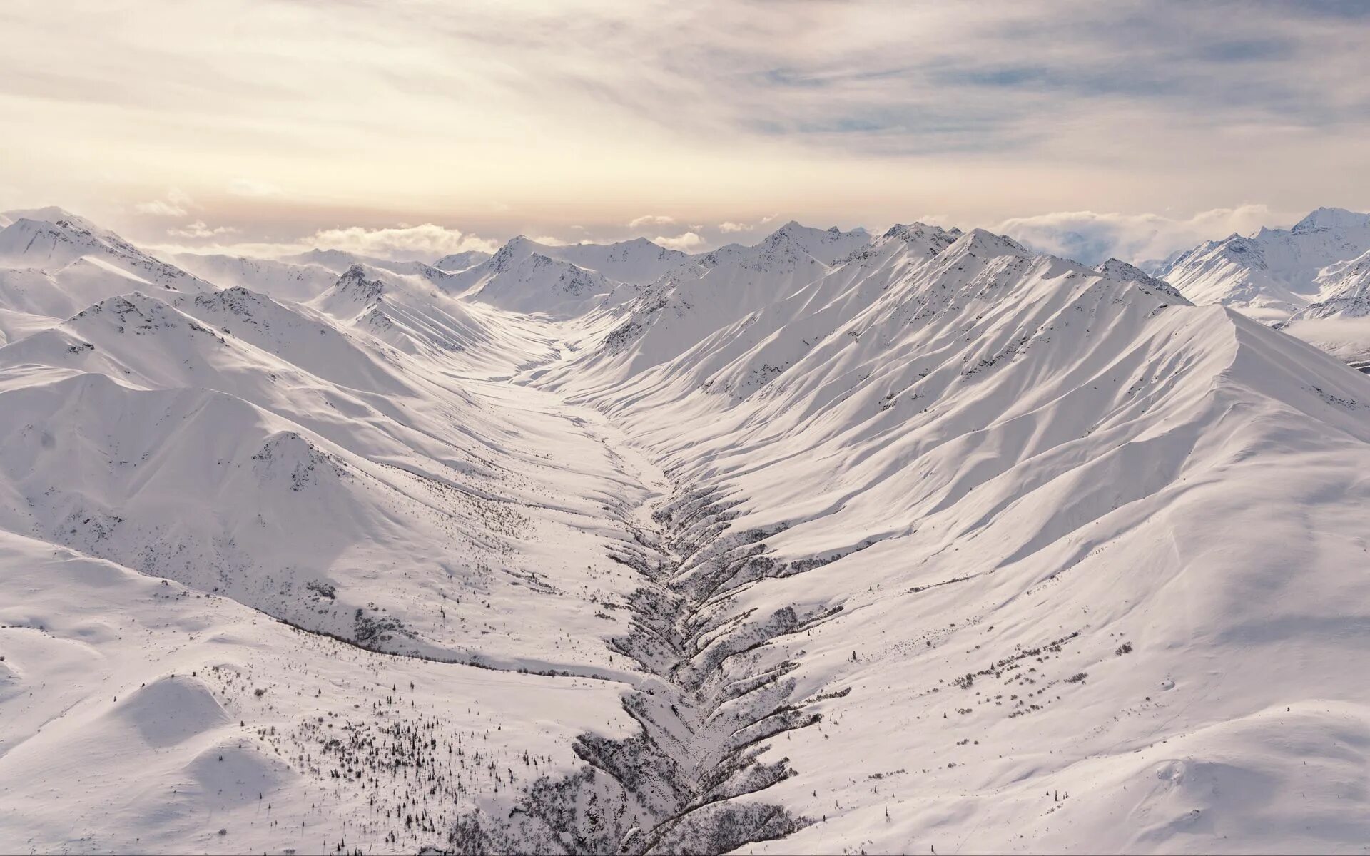 Горный алтай зеленые горы вершина. Горы. Склон 0. Склон 0. Гора склон трава камни.