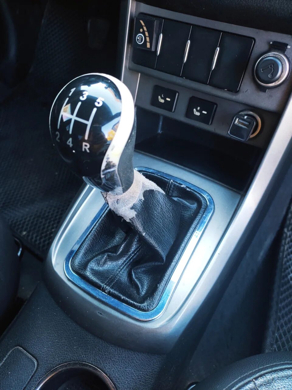 Замена ручки КПП и кожуха - Geely Emgrand EC7 FE-1, 1,8 л, 2013 года тюнинг DRIV