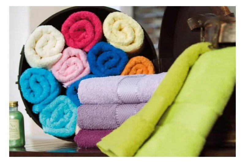 Разное полотенце. Полотенца. Выкладка полотенец. Красивые полотенца. Выкладка полотенец в магазине.