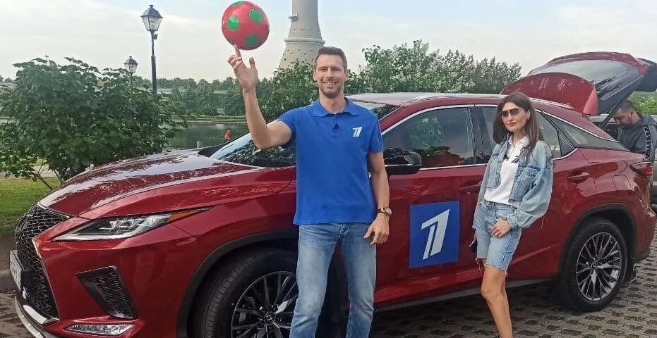 Ведущие программы поехали на 1. Ведущие программы поехали на 1