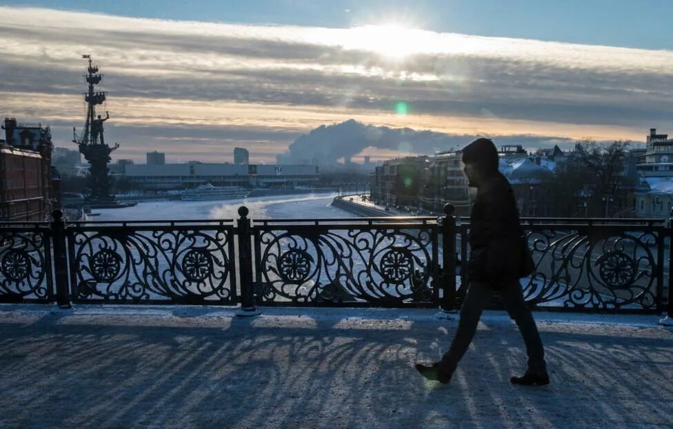 Жизнь переехавших в москву без детей. Москва зима 2022. Москва минус 20. Москва москвичи корень. 13 градусов это холодно.
