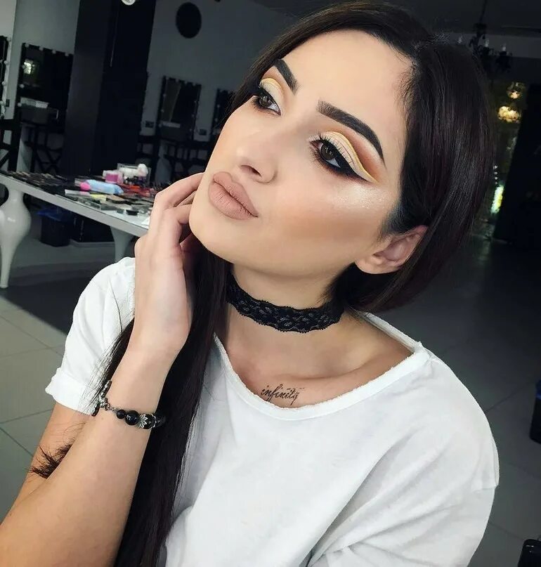 Инстаграмный макияж. Селена гомес макияж глаз. Инстаграмный макияж. Макияж из инстаграмма. Инста визажисты.