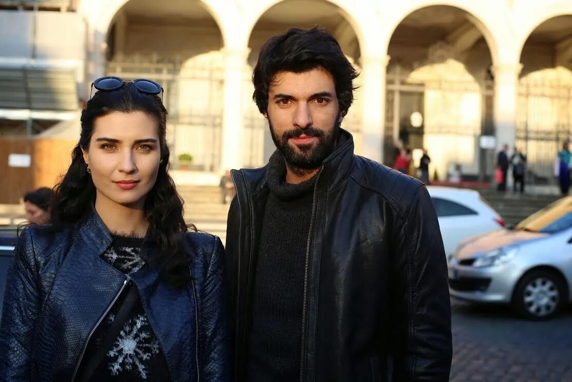 Элиф грязные деньги и любовь. Туба бюйюкюстюн- энгин. Elif сериал кадры. Туба бюйюкюстюн- энгин. Кар пар ашк.