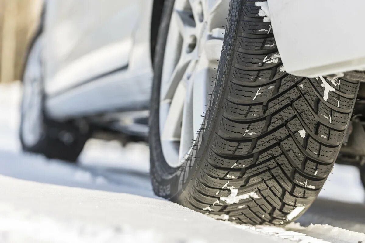 Nokian Weatherproof. Nokian Weatherproof c. Автомобильная шина Nokian Tyres Weatherproof 155/65 r14 75t всесезонная. Ненаправленная зимняя резина. Можно ли летом ездить на зимней липучке