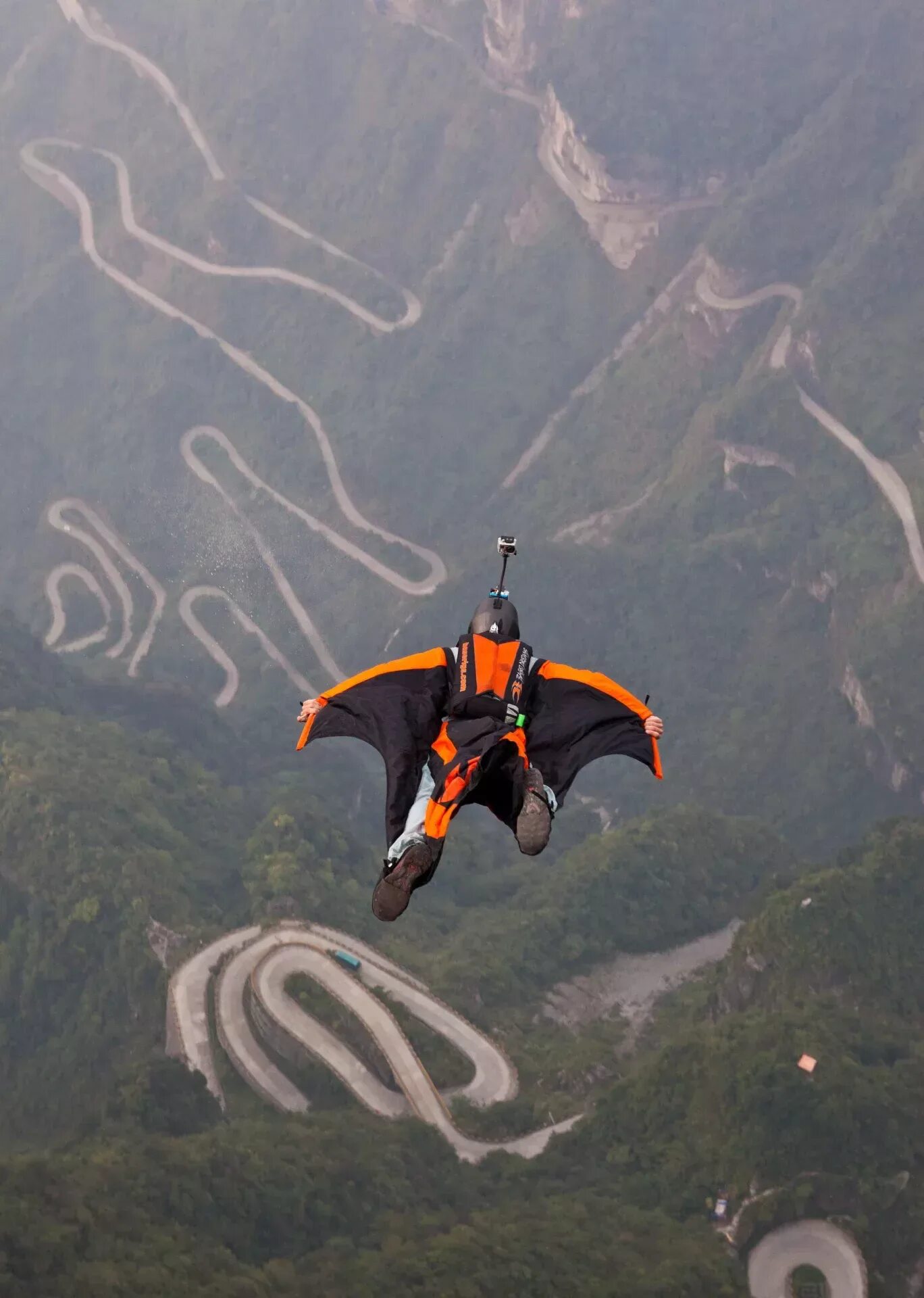 Wingsuit fly. Вингсьют бейсджампинг. Вингсьют проксимити. Вингсьют полет. Вингсьют Химера.