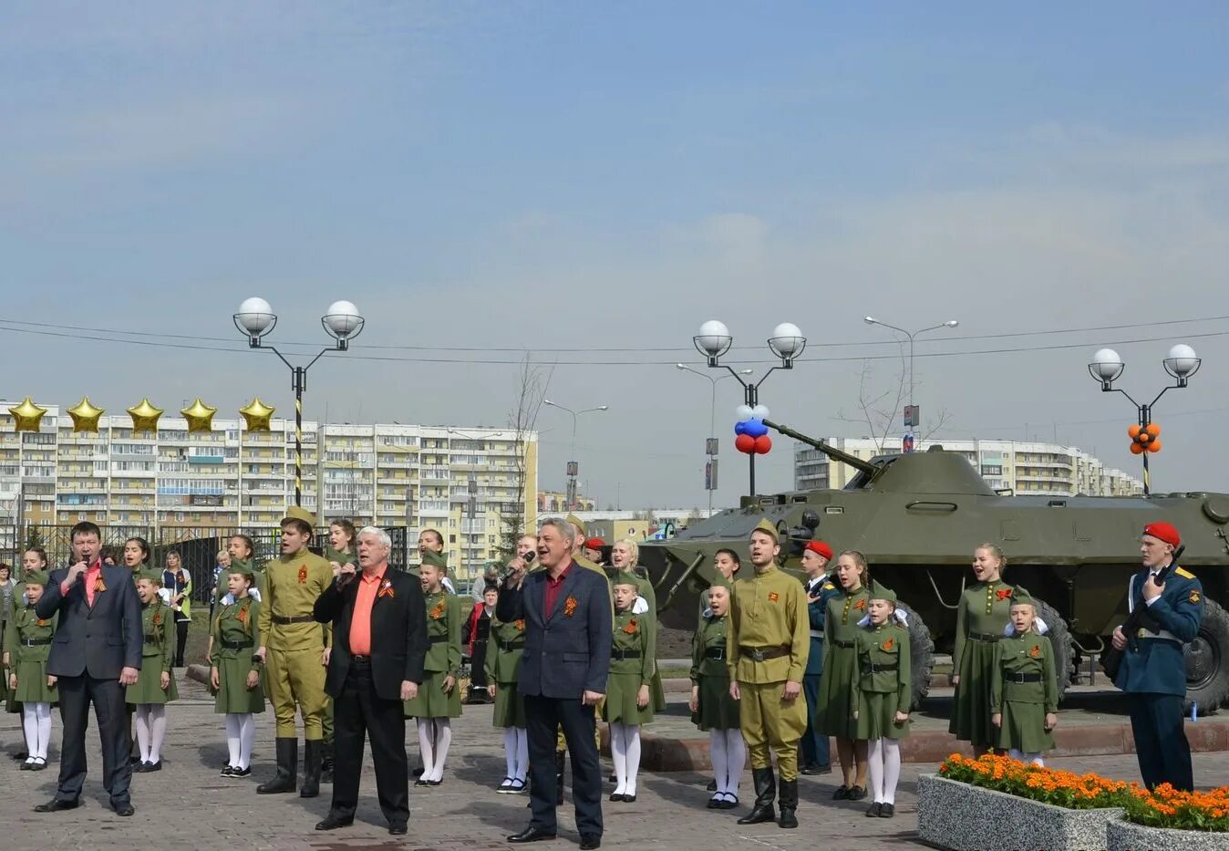 Риа ленинск. Сквер Боевая Слава Сибири Ленинск-Кузнецкий. Сквер патриотов Ленинск Кузнецкий. Площадь Мазикина Ленинск-Кузнецкий танки. Ленинск-Кузнецкий парк военной техники.