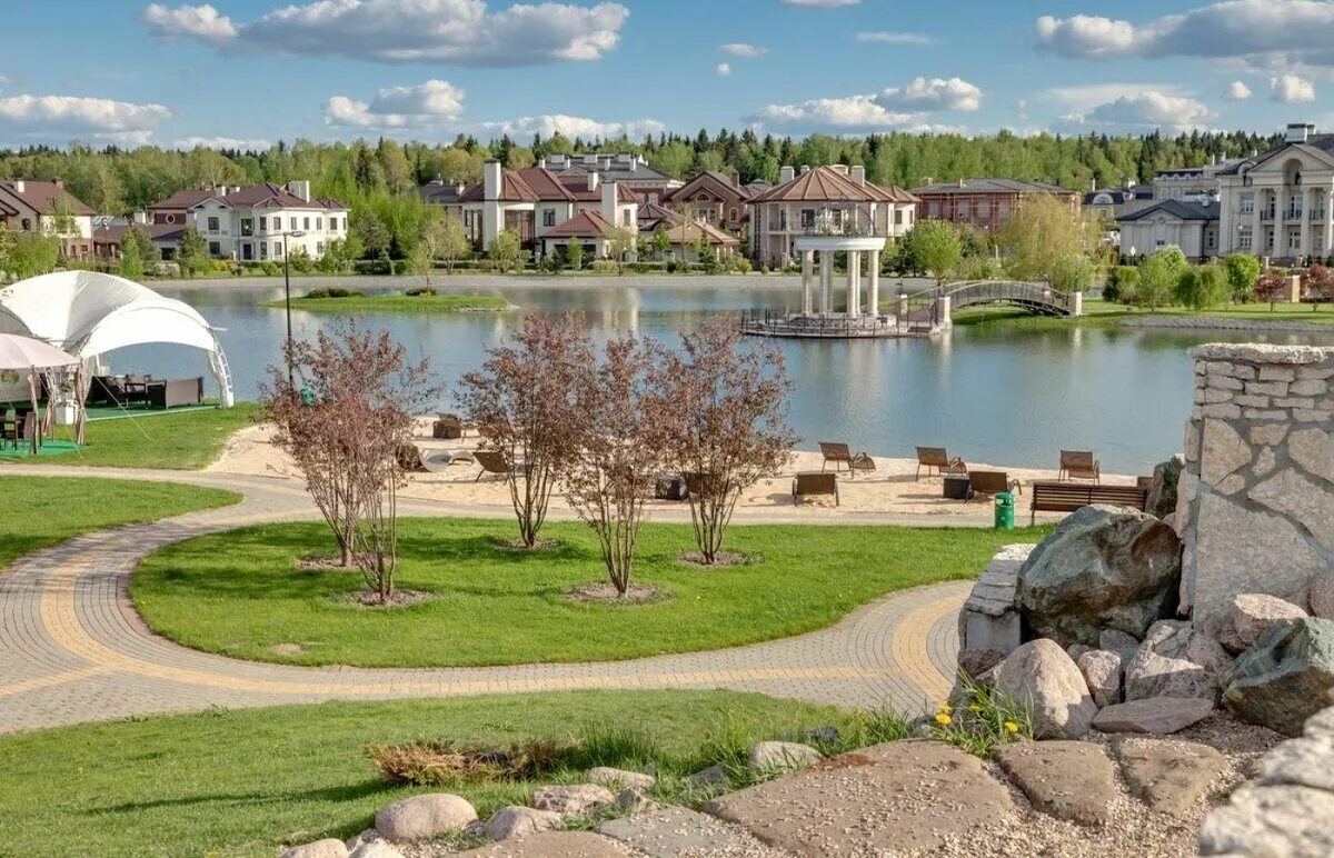 Кп миллениум. Миллениум рига коттеджный поселок. Коттеджный посёлок миллениум парк на новорижском шоссе. Поселок миллениум парк. Поселок миллениум парк новорижское шоссе.