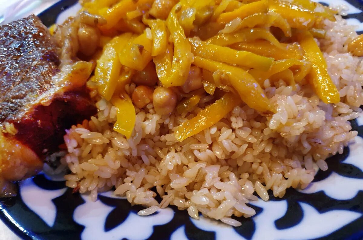 Самаркандский плов в ташкенте. Самаркандский плов узбекистан. Самаркандский плов самарканд. Самарканд плов. Ош миллий плов.