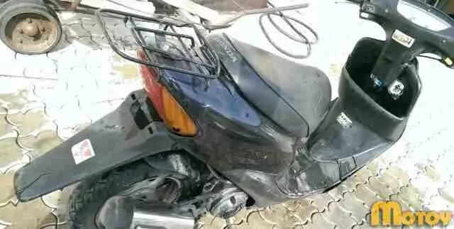 Хонда дио заливает маслом. Подкрылок Хонда дио 27. Глушитель Honda Dio JDM. Вин номер Хонда дио 27. Ящик на Хонда дио 34.