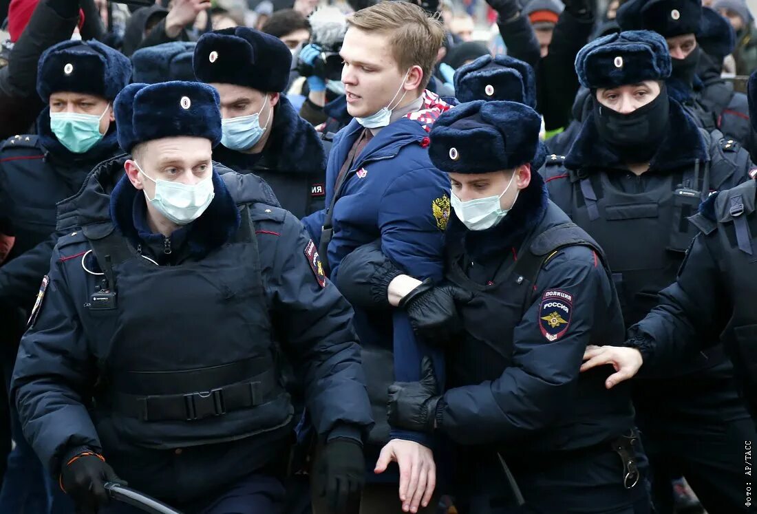 Митинги в россии за навального. Протесты в России Навальный. Навальный полиция. Протесты в России сейчас. Протесты в Москве 23 января 2021.