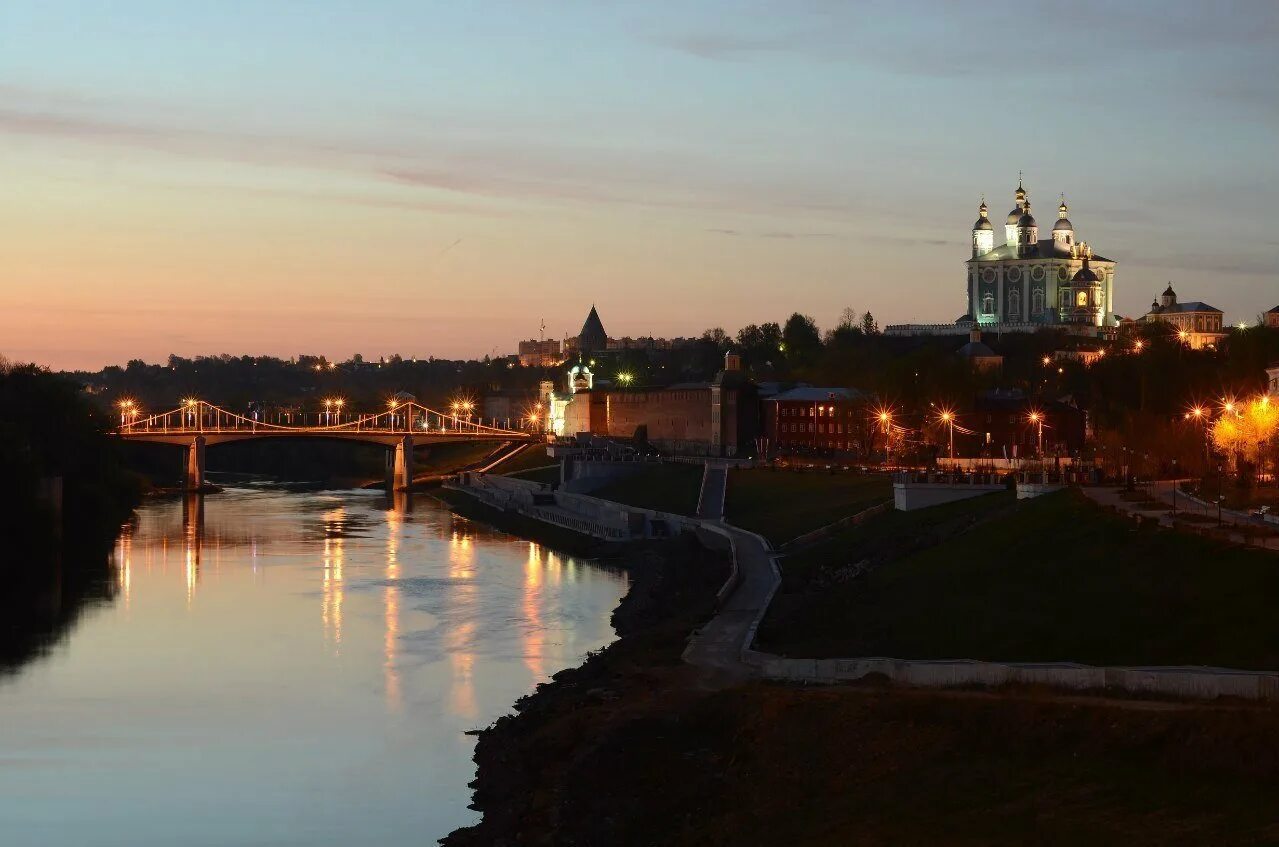 Смоленск красивый город. Смоленск набережная днепра ночью. набережная реки днепр смоленск.