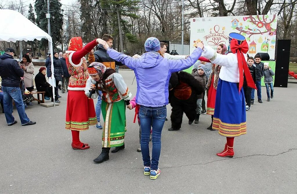 Народное гуляние. Русские народные гуляния. Народные гуляния картинки. Швейцарские народные гуляния.