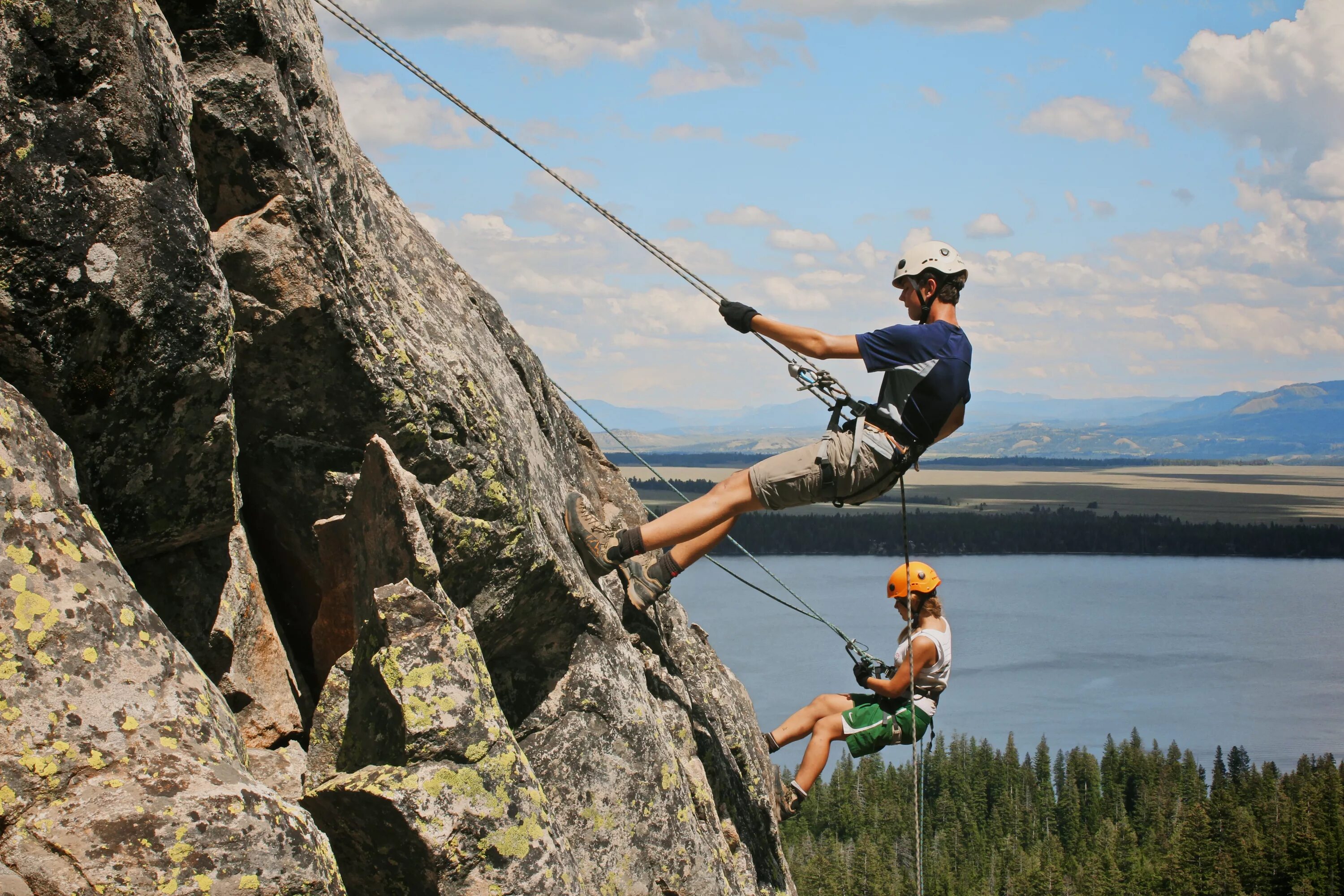 Climb up high. Спортивный туризм. Скалолазание в горах. Экстремальный туризм. Альпинизм.