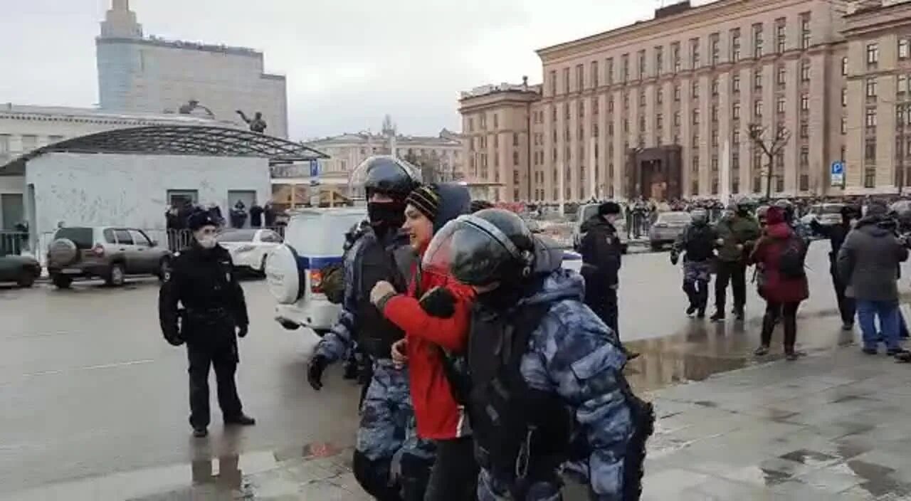 Тревога в воронеже сейчас. Задержание полицейских в Воронеже. Митинг в Воронеже 2022. Митинги 23 января 2021 Воронеж.