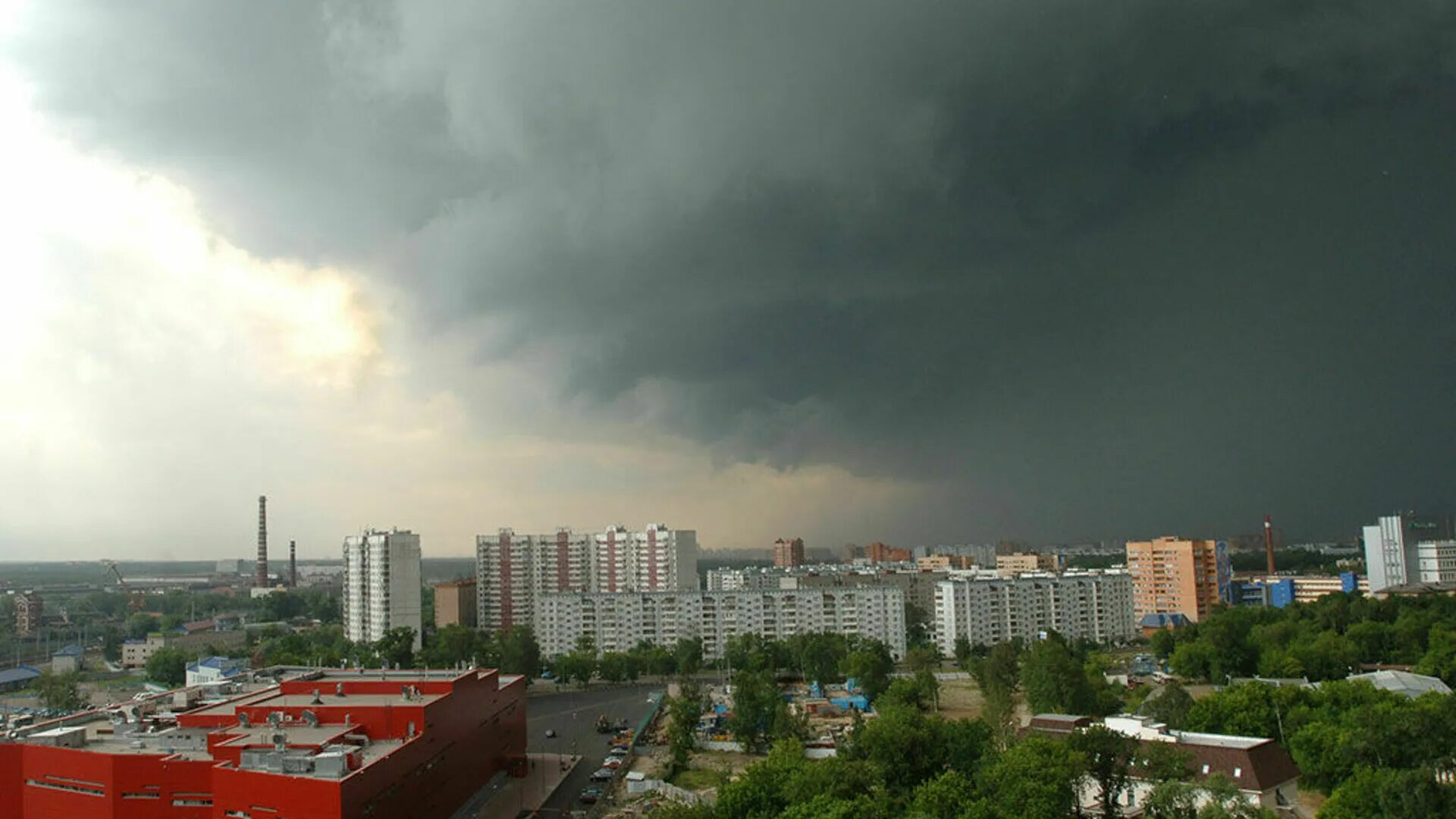 Гроза в Москве. Ветер в Москве. Торнадо в Москве. Москва град.