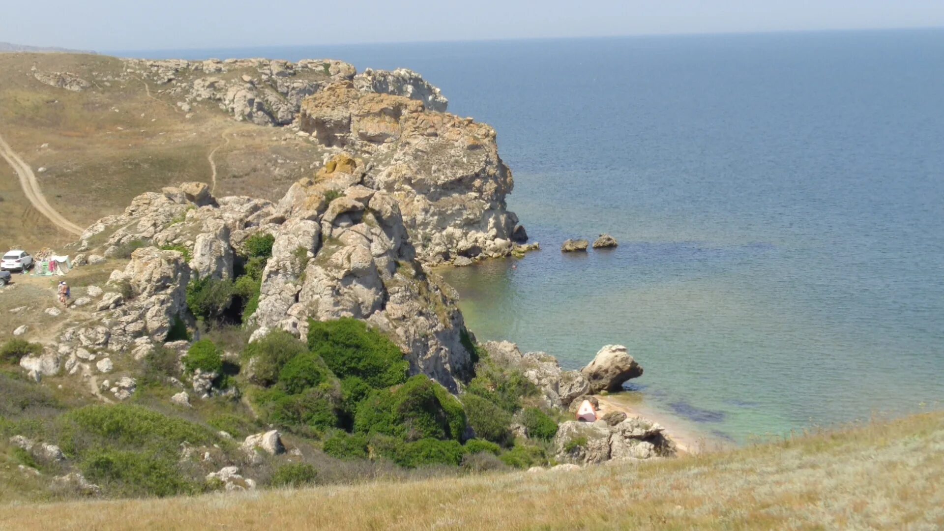 Генеральский пляж крым где. Генеральские пляжи у поселка курортное. Генеральская бухта Азовское море. Село золотое Крым Генеральские пляжи. Караларская степь Генеральские пляжи.