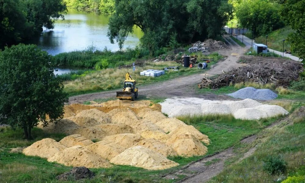 Как можно укрепить склон оврага 2 класс. Укрепление склонов оврагов. Ландшафты Орловской области. Как укрепить склоны оврагов. Якорению строительной техники на склонах.