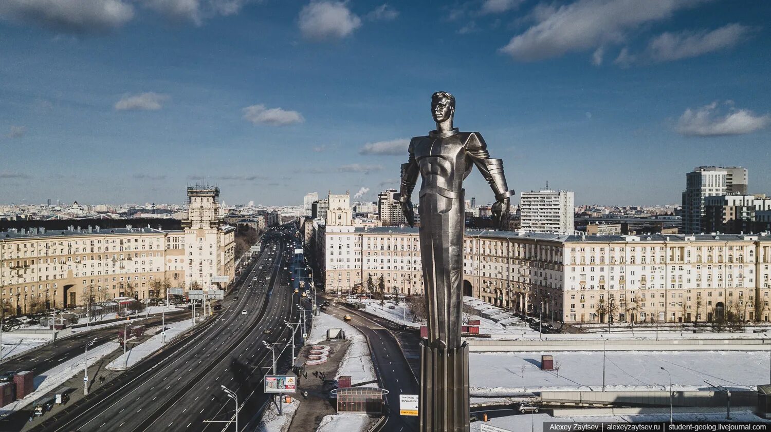 Памятник Гагарину на площади Гагарина. Памятник Гагарина в Москве на Ленинском проспекте. Памятник Юрию Гагарину на Ленинском проспекте. Памятник Гагарину Гагаринский район.