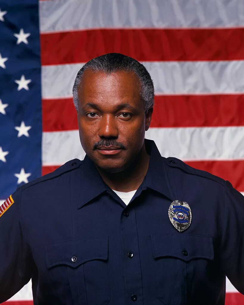 Чернокожий полицейский. Афроамериканец полицейский. Темнокожий полицейский в Америке. Чернокожие полицейские в США.