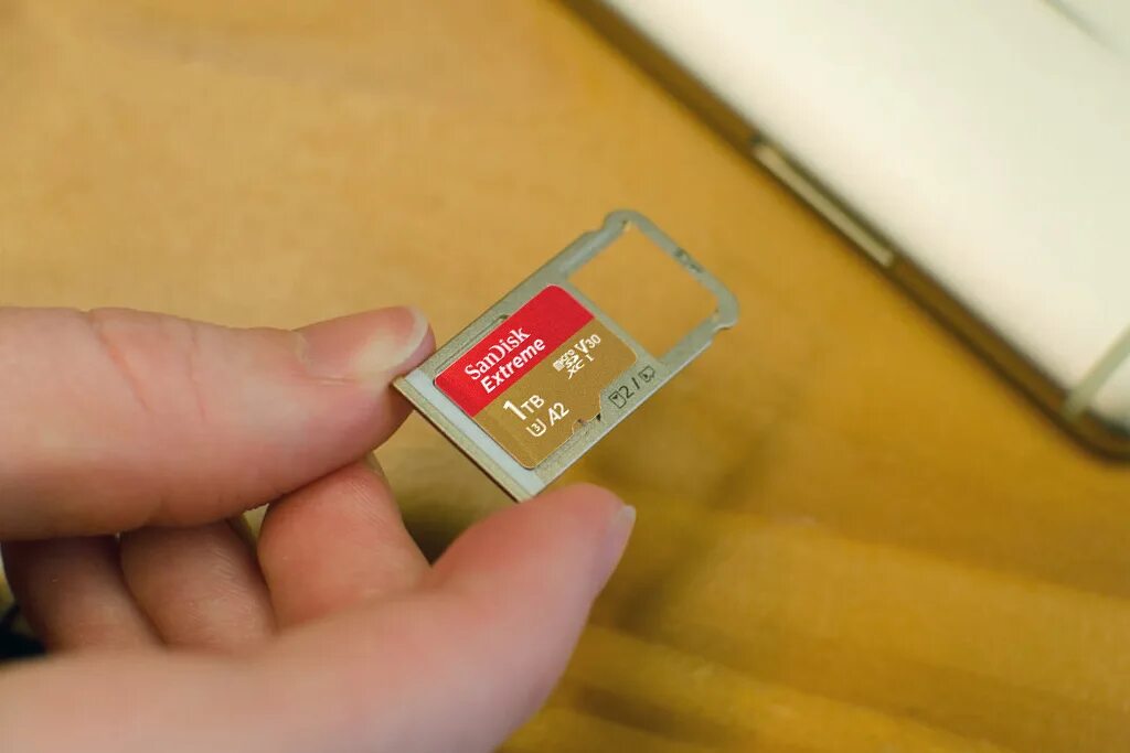 Первый микро. Микро СД 1 терабайт. SANDISK MICROSD 1 терабайт. SANDISK 1tb SD Card. Micro CD 1 TB.