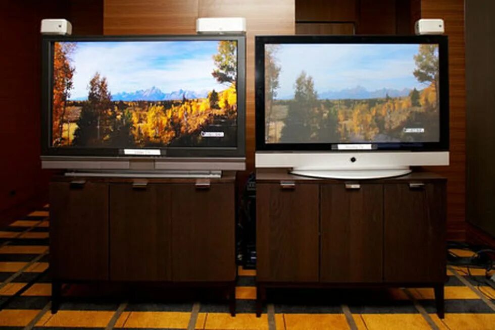 Телевизоры отличия. LCD плазма. ЖК vs плазма. Sharp lb-1085. Телевизоры плазменные и жидкокристаллические.