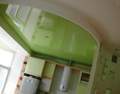 Натяжной потолок на кухню с колонкой