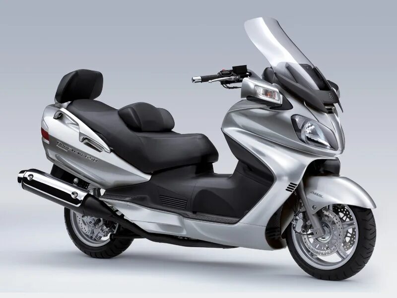 Самый мощный скутер. Suzuki Burgman 650. Burgman 650 Executive. Suzuki Burgman 650 Executive. Макси скутер Сузуки Бургман 650.