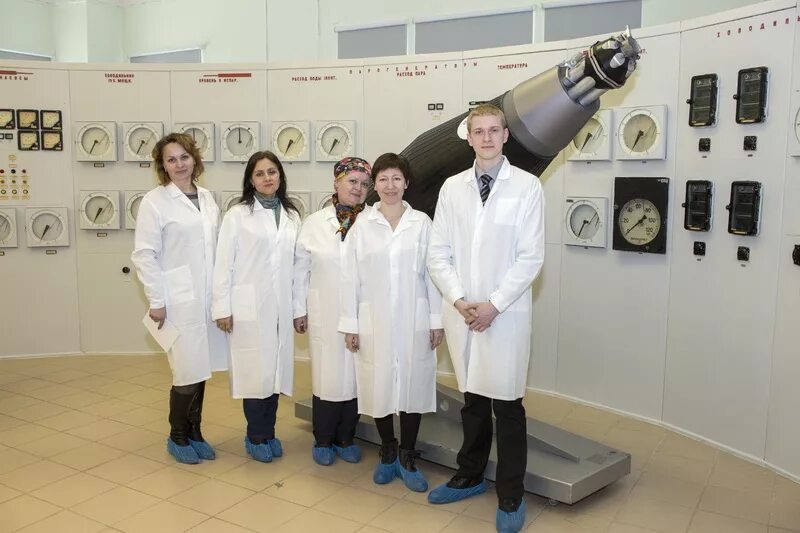 музей аэс в обнинске. обнинская аэс пульт управления. атомная электростанция в обнинске. обнинская аэс обнинск реактор. первая в мире обнинская аэс.