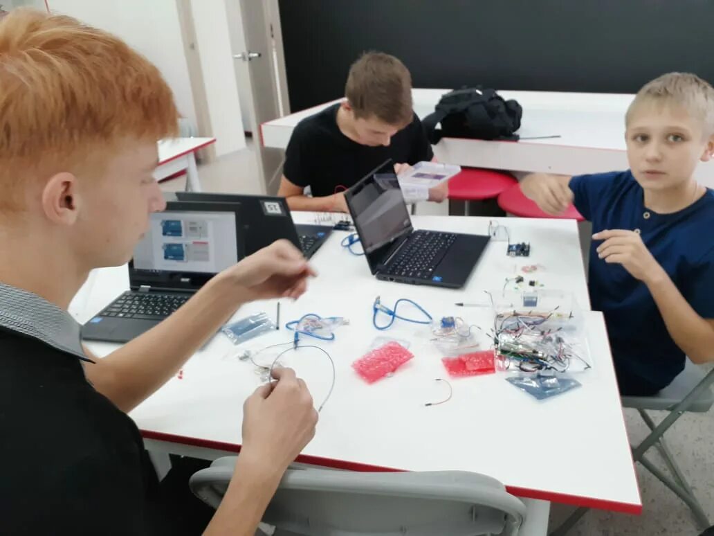 Мастер класс робототехника для детей. Кружки робототехники. Кружки по моделированию. Кружки робототехники для детей. Робототехника для детей.