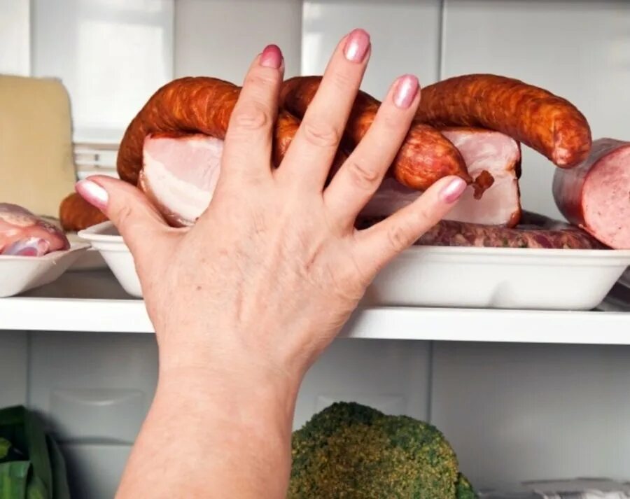 к чему снится колбаса женщине. колбаса сервелат салями. копченая колбаса. к чему снится колбаса. к чему снится колбаса женщине.