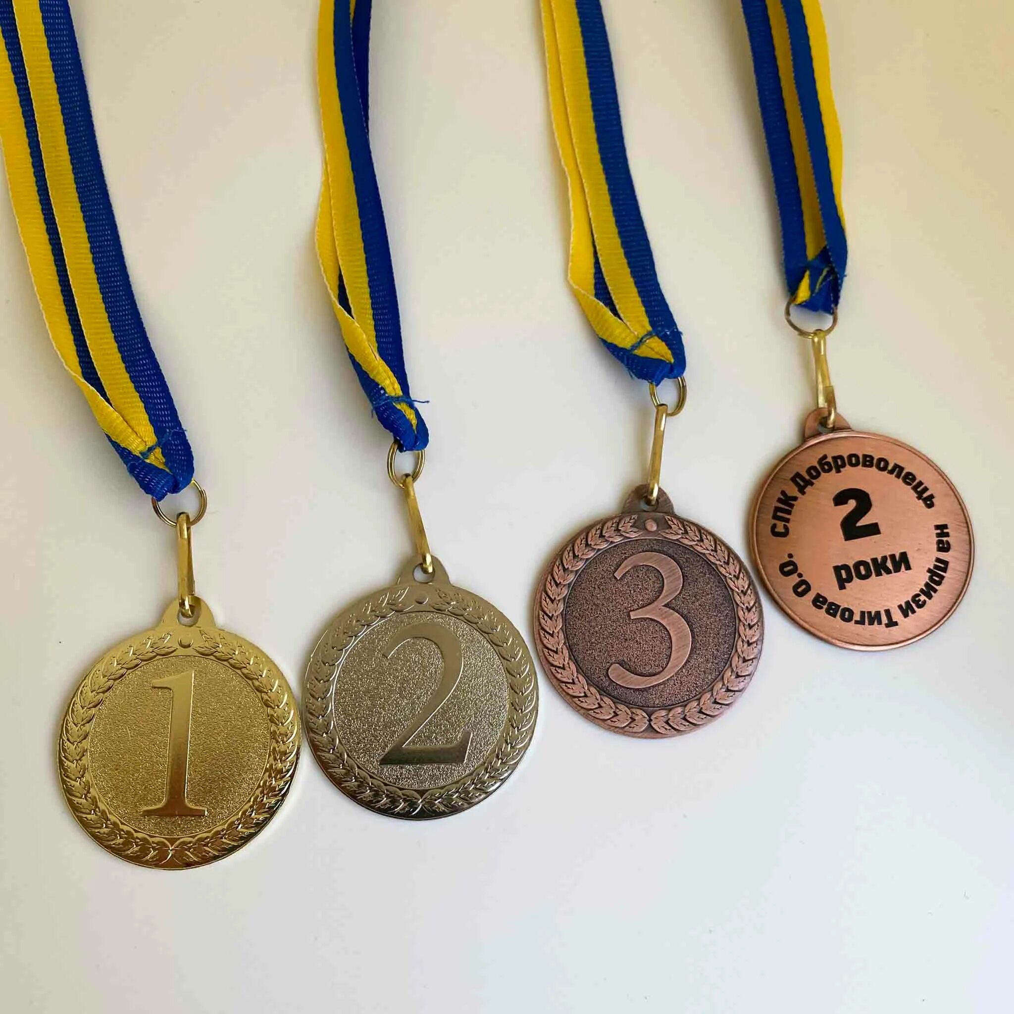Какие медали украины. Медали спортивные. Спортивная медаль Украины. Спортивные жетоны. Спортивная медаль 1923.