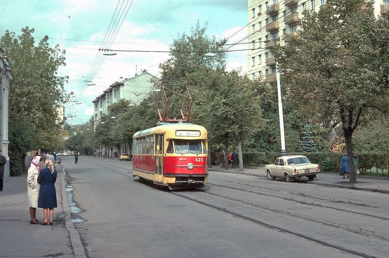 Трамвай волочаевская улица. 1930-е москва новокузнецкая улица. новокузнецкая улица москва. московский трамвай 1991 год. старые трамваи на волочаевской.