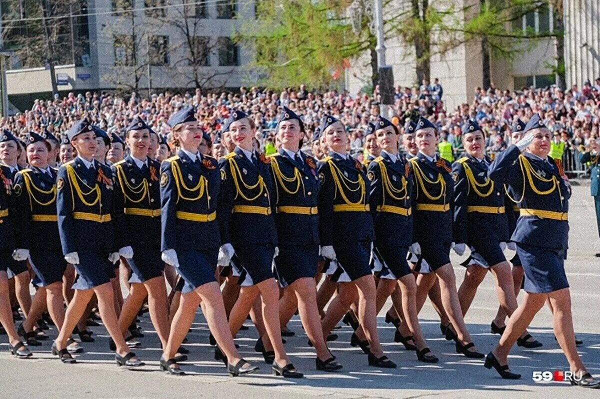 Девушки на параде Победы. Парад Победы 2013 Пермь. Парад Калининград 2022. Женщины на параде Победы 2022. Когда прошел парад победы