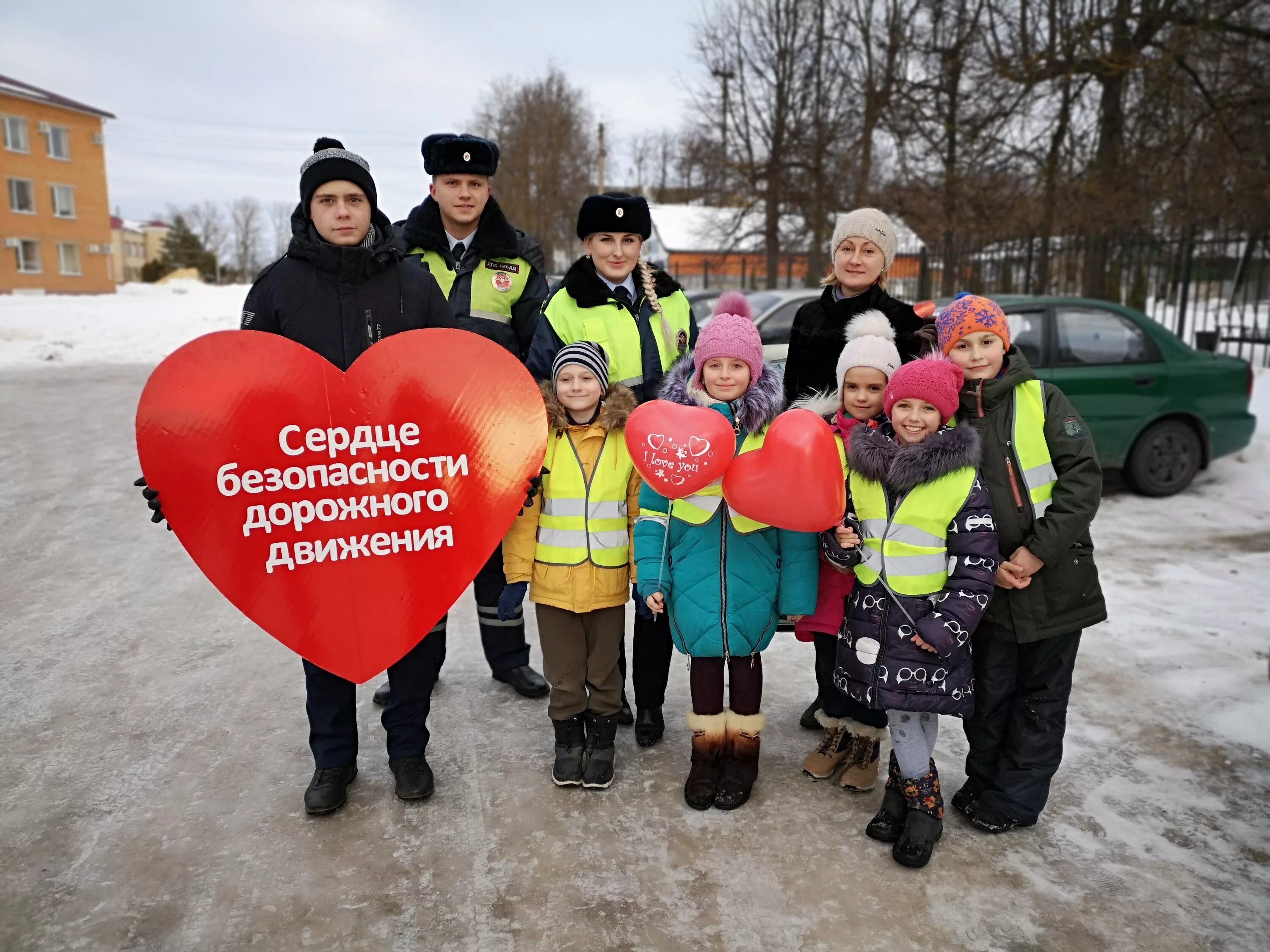Флешмоб по правилам дорожного движения. Книга другу акция. Мы за безопасность на дорогах. Интерактивная акция в библиотеке для молодежи. Акция будь в движении.