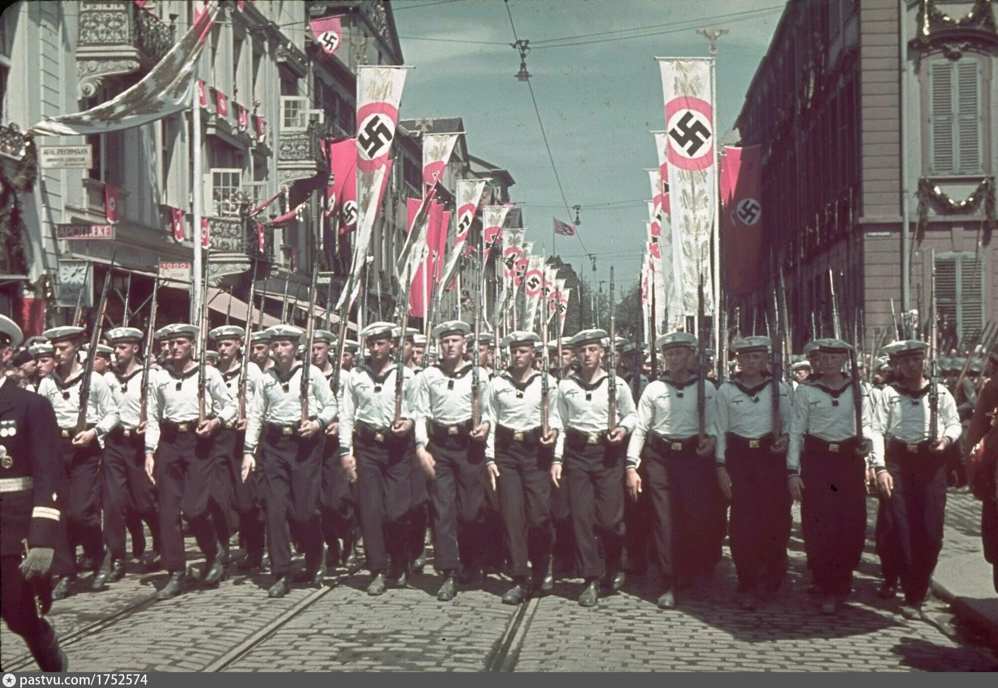 Сколько лет нацистской германии. Фашистская Германия третий Рейх. 3 Рейх 1939. Парад в Германии 1939.