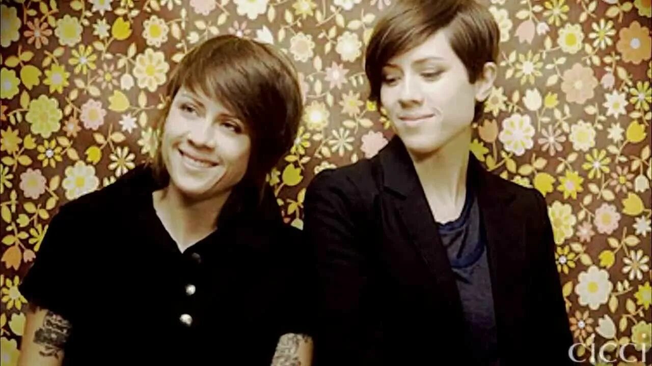 Him sarah and. Tegan and Sara. Группа Tegan and Sara. Tegan 2005.