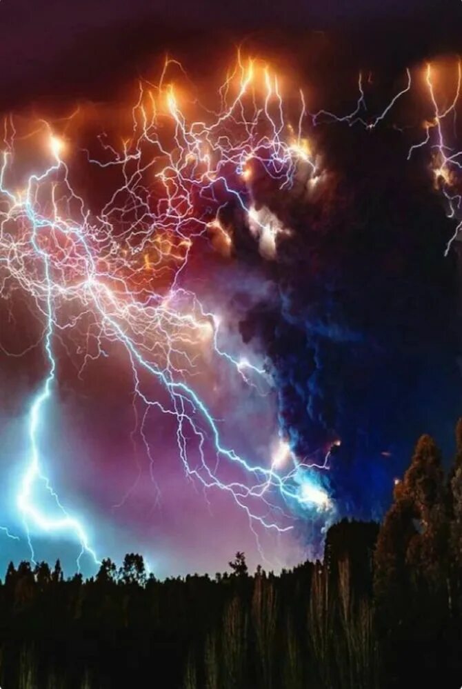Iceland Volcano Pictures: Lightning Adds Flash to Ash Volcano pictures, Nature, 