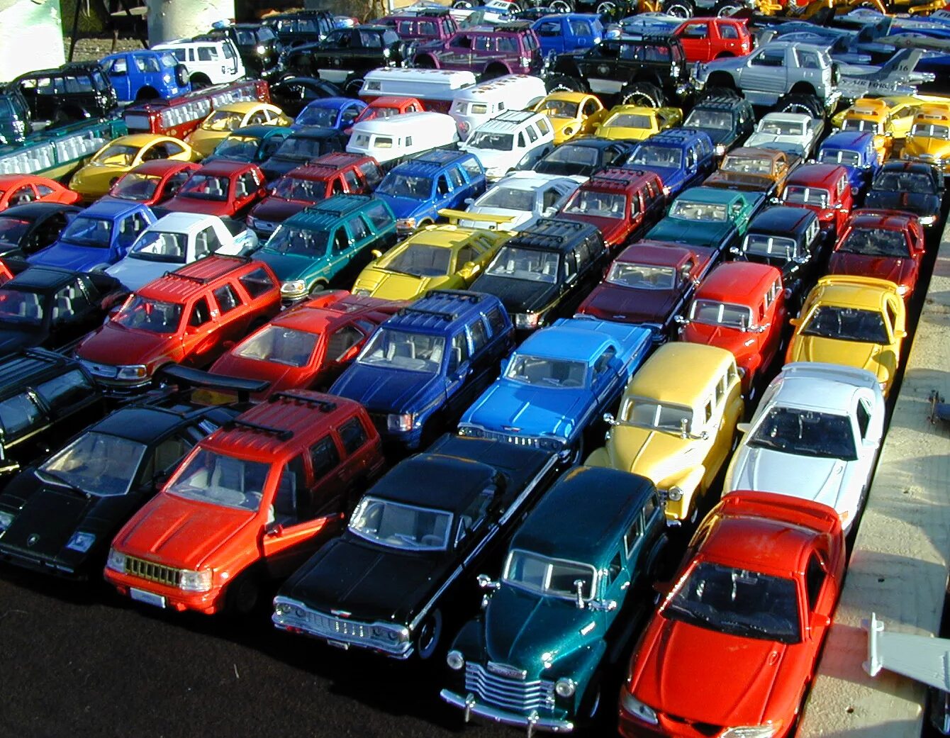 Дел машина. All cars. Car collection. Lots of cars. Cars lots of people