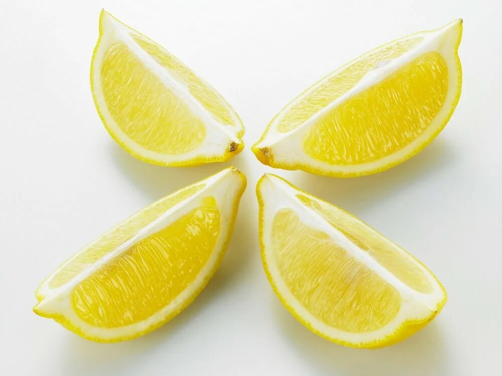 Лемон лид. Долька лимона. Лимон на белом фоне. Долька лимона на белом фоне. Ломтик лимона.