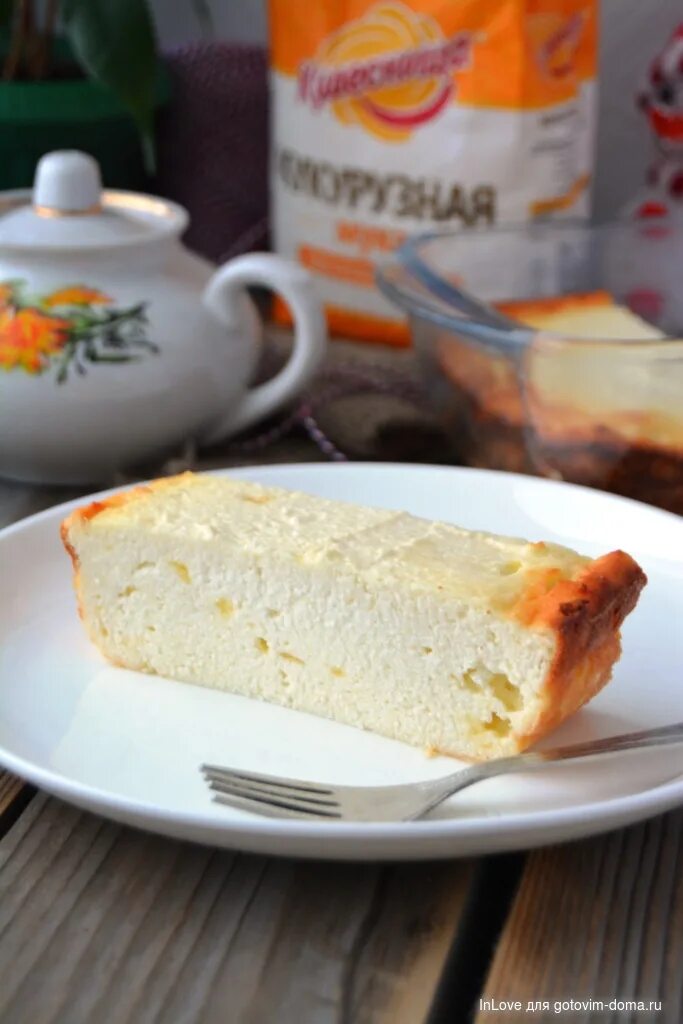 Творожная запеканка с кукурузным крахмалом. Запеканка творожная. Творожная запеканка с кукурузной мукой. Творожная запеканка с манкой. Запеканка творожная в духовке с крахмалом кукурузным.