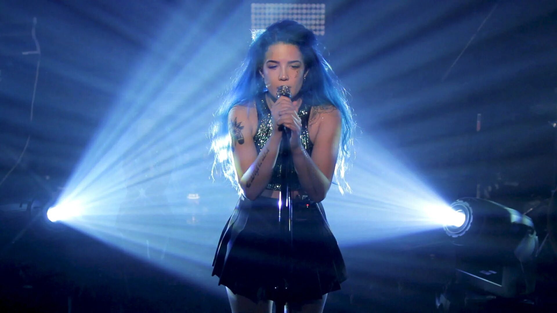 Песня поет певица. Halsey 2025. холзи 2025. холси певица. halsey 2014.
